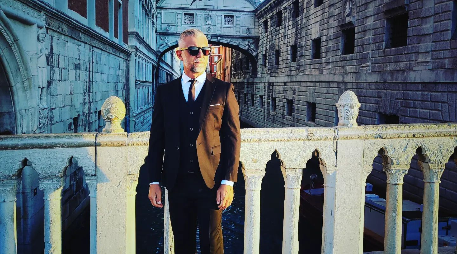 The Modern Man Suit: Where Tradition Meets Trend