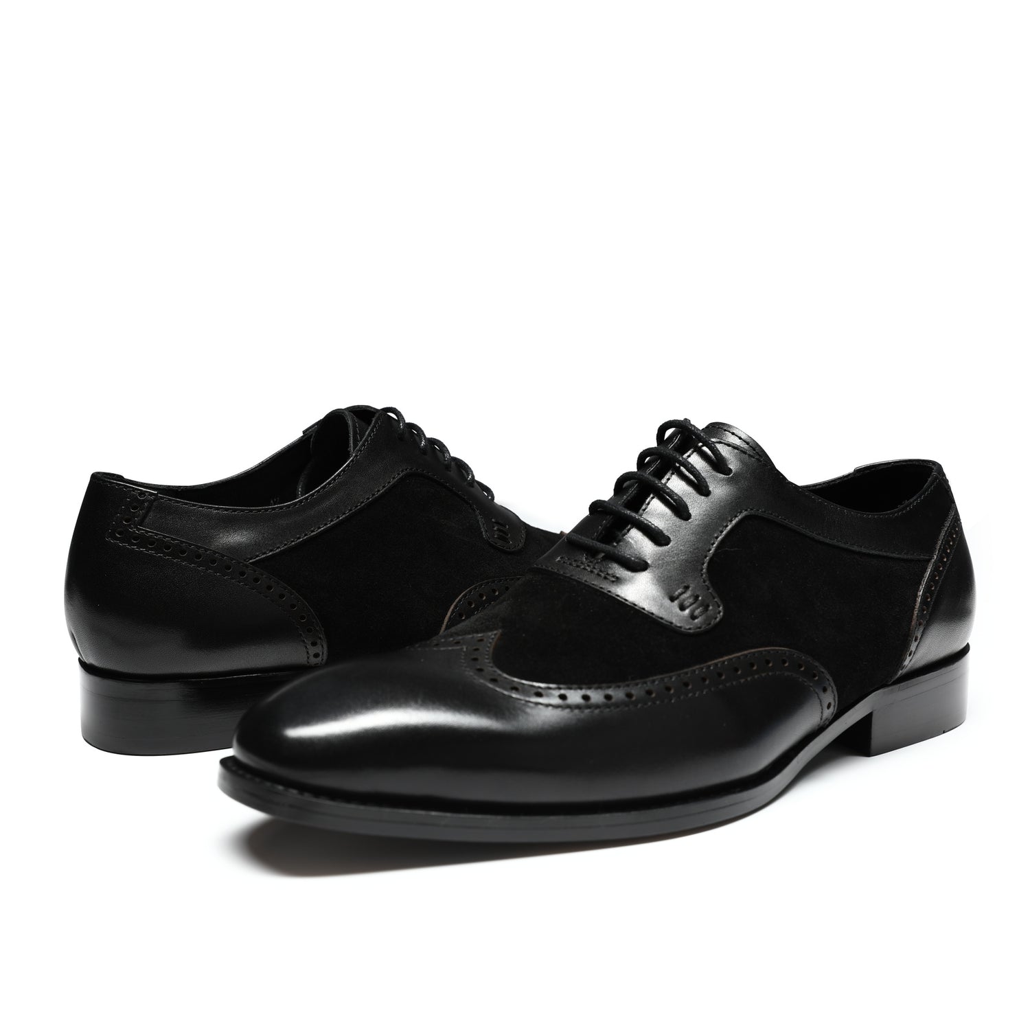 Herrenschuhe mit spitzer Spitze, britischer Business-Brogue, geschnitztes Leder, Schwarz