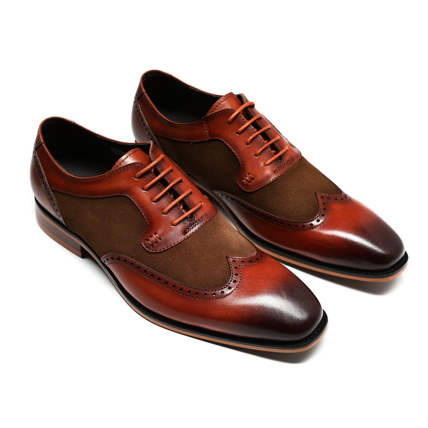 Herrenschuhe mit spitzer Spitze, britischer Business-Brogue, geschnitztes Leder, Schwarz