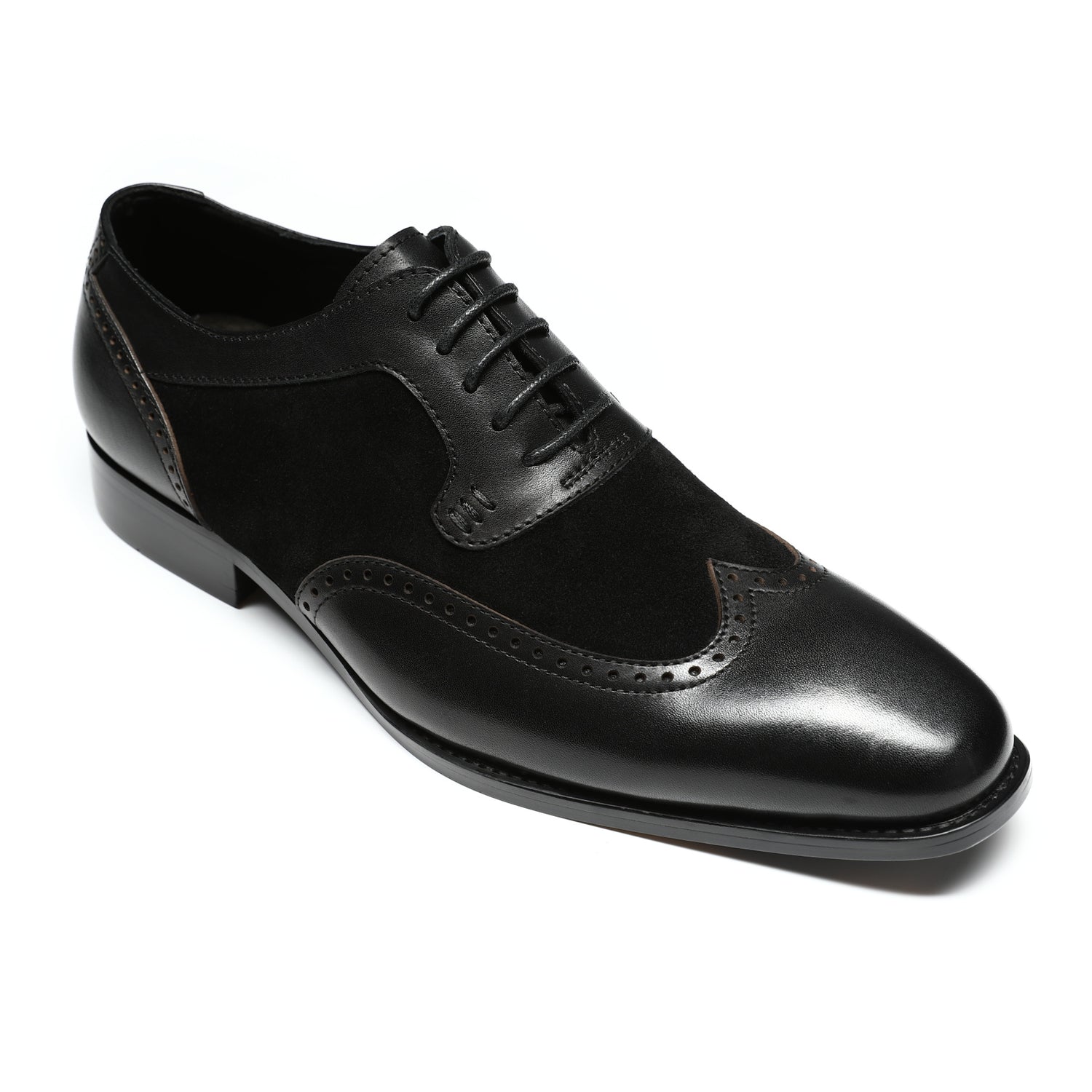 Herrenschuhe mit spitzer Spitze, britischer Business-Brogue, geschnitztes Leder, Schwarz