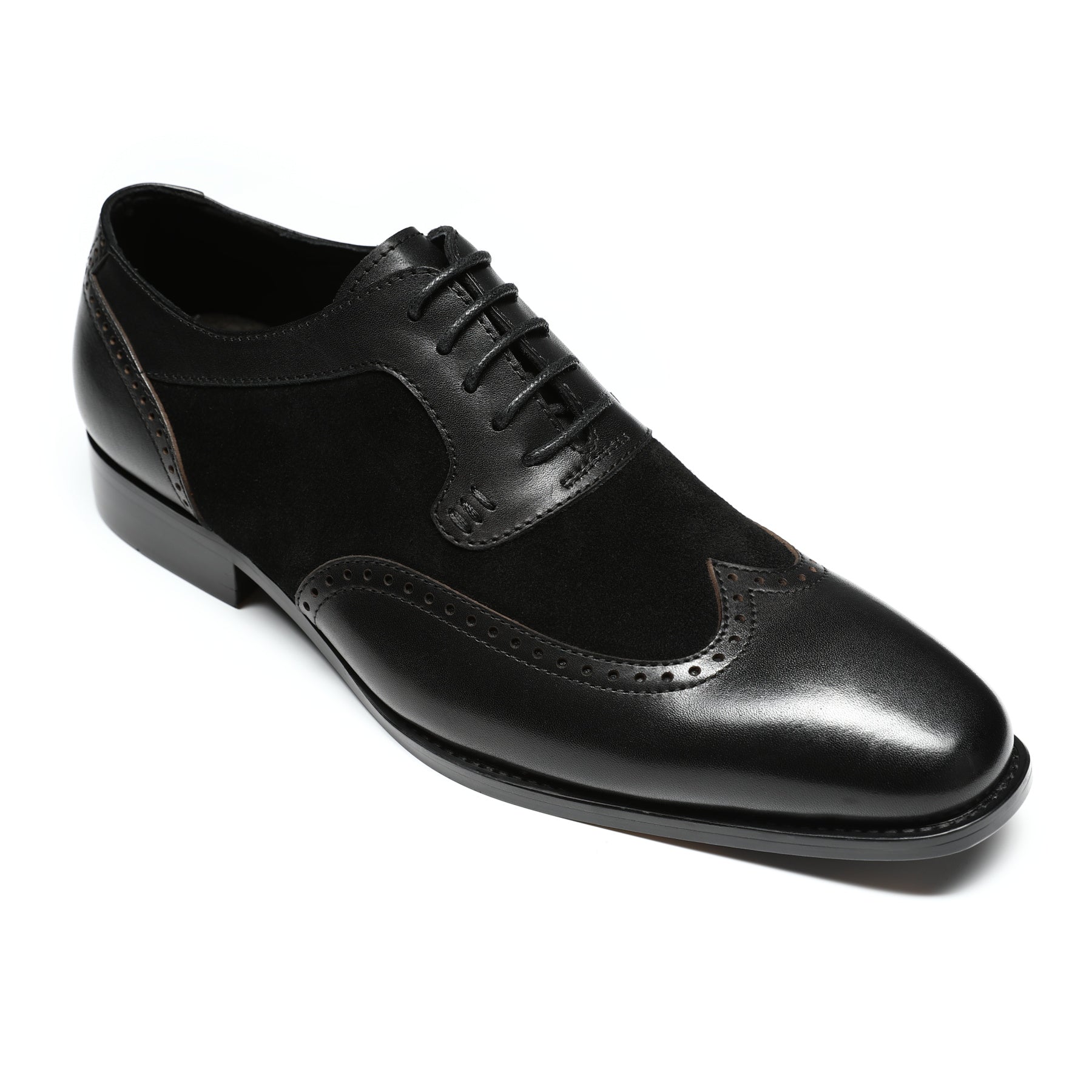 Herrenschuhe mit spitzer Spitze, britischer Business-Brogue, geschnitztes Leder, Schwarz