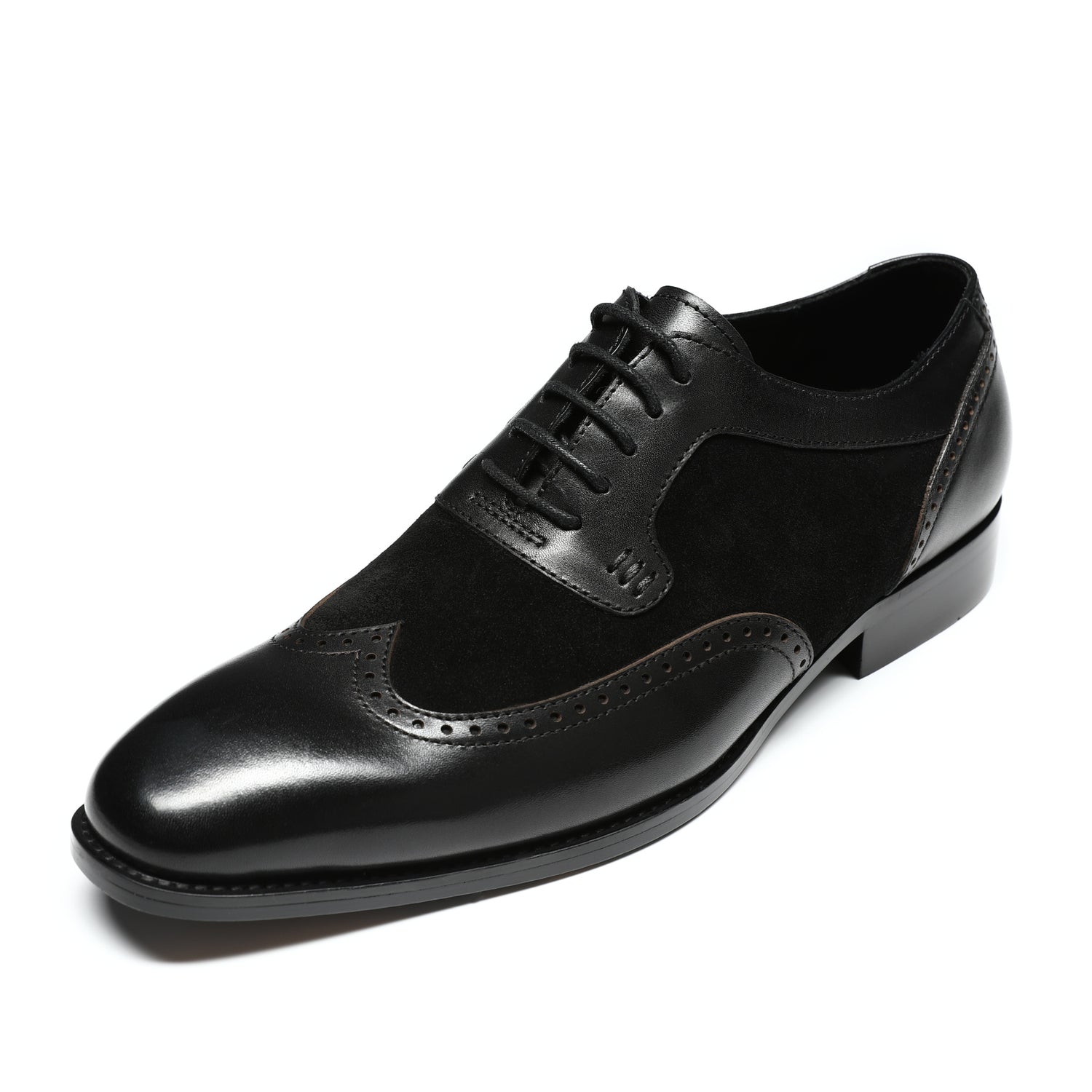 Herrenschuhe mit spitzer Spitze, britischer Business-Brogue, geschnitztes Leder, Schwarz