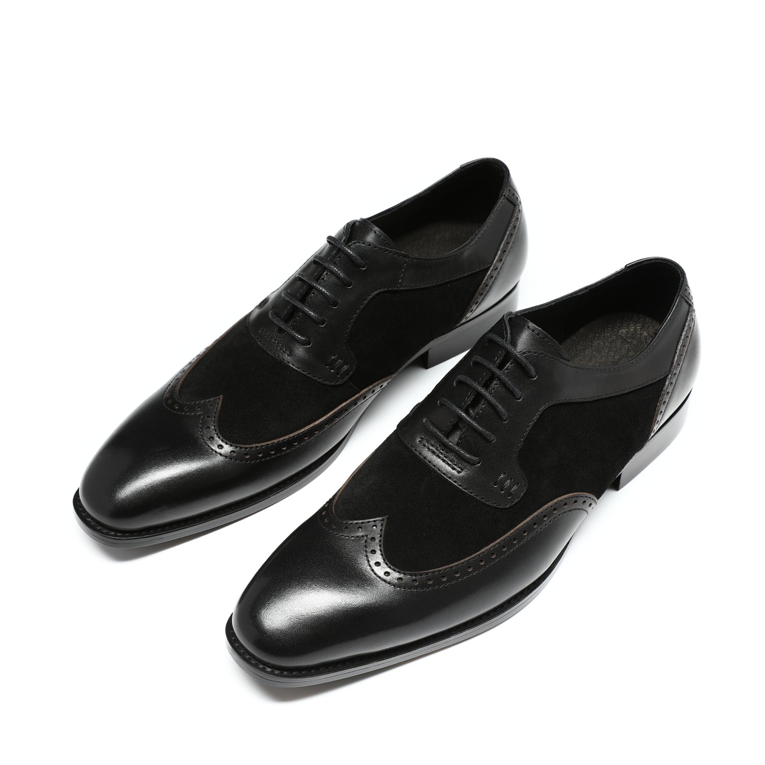 Herrenschuhe mit spitzer Spitze, britischer Business-Brogue, geschnitztes Leder, Schwarz