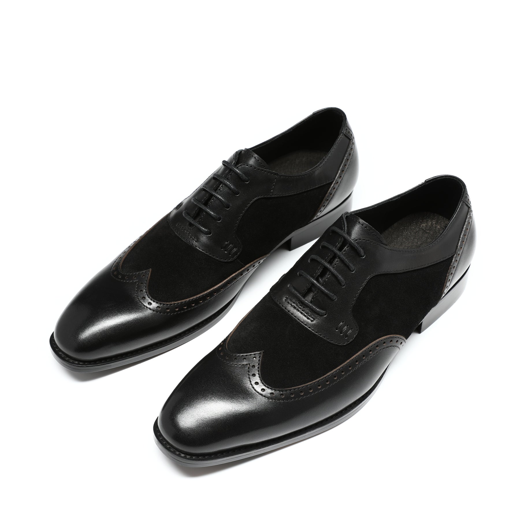 Herrenschuhe mit spitzer Spitze, britischer Business-Brogue, geschnitztes Leder, Schwarz